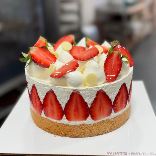 Vanilla & Strawberry Cake