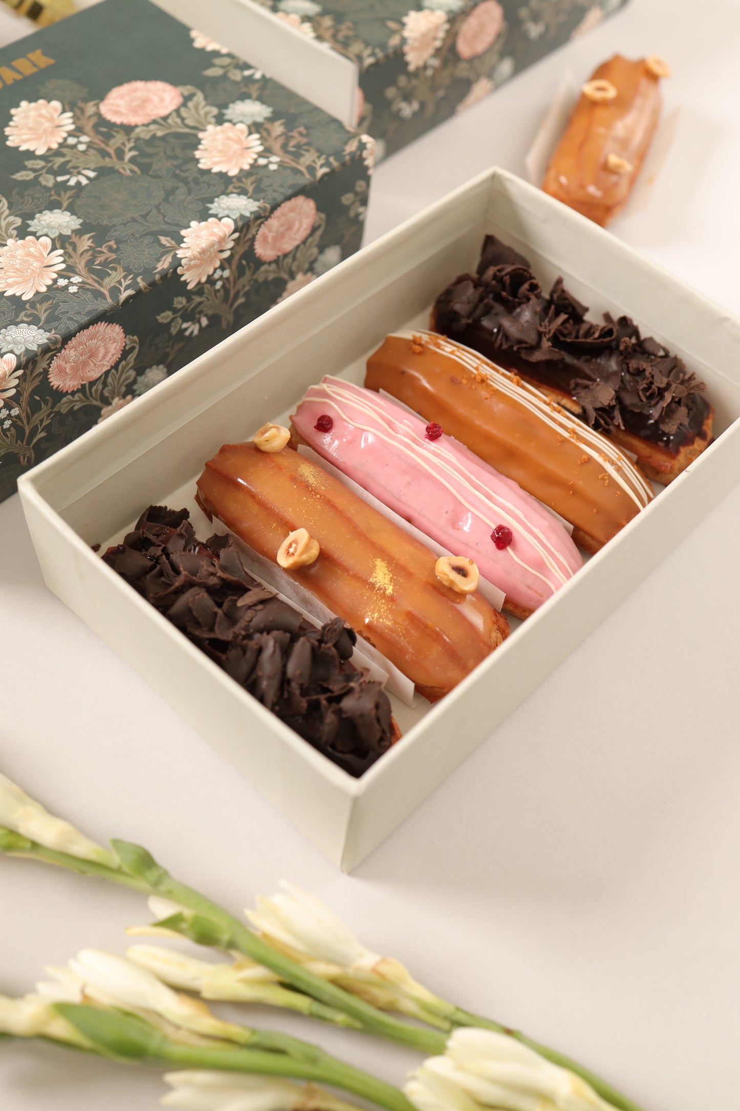 Eclair Gift Box – whitemilkdark